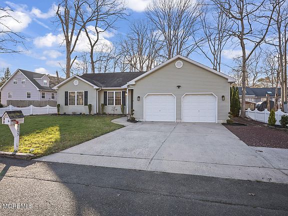 2nd image of 2253 Crestwood Place