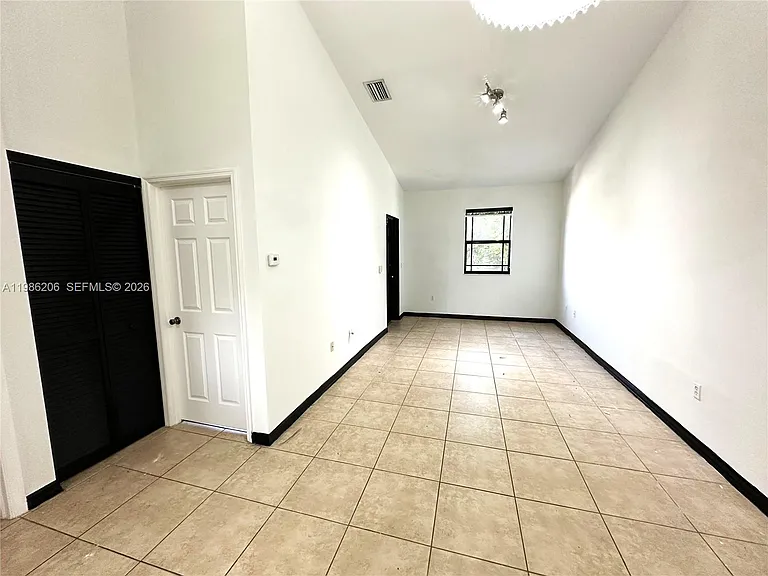 3550 NE 5th St #202 — Photo 8