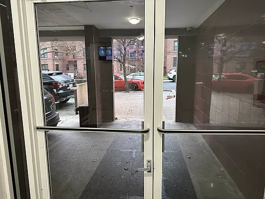 Rented by 18 REALTY | media 2