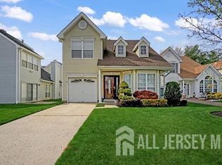 26 Tall Oaks Ct, Old Bridge, NJ
