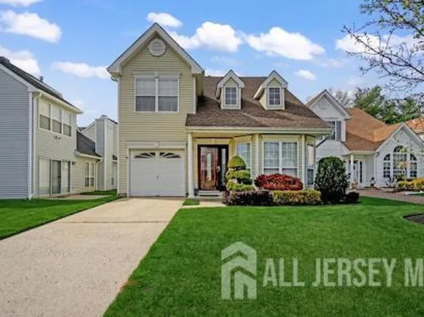 26 Tall Oaks Ct, Old Bridge, NJ 08857