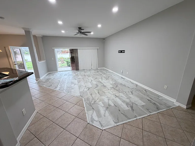 3806 SW 15th Pl — Photo 3