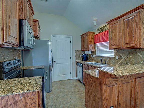 5th image of 10729 SW 31st Ct