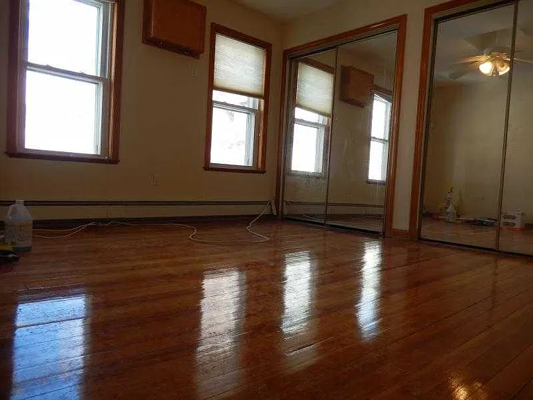Leyden St — Photo 7
