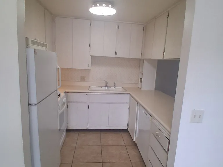 836 S Langley Ave #102 — Photo 7