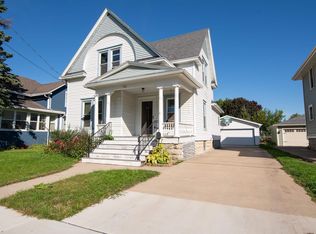 332 W 15th Ave, Oshkosh, WI 54902