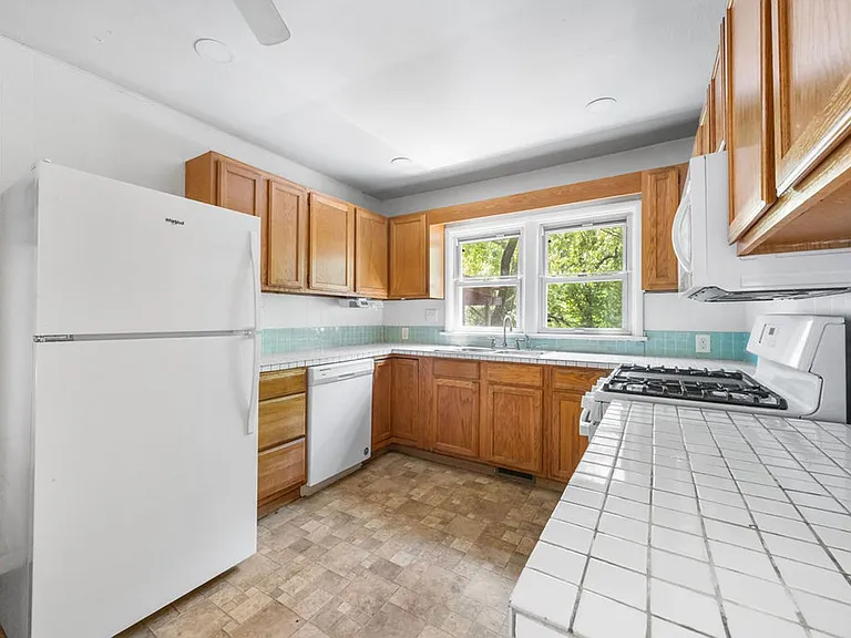 2445 W Mount Comfort Rd — Photo 12