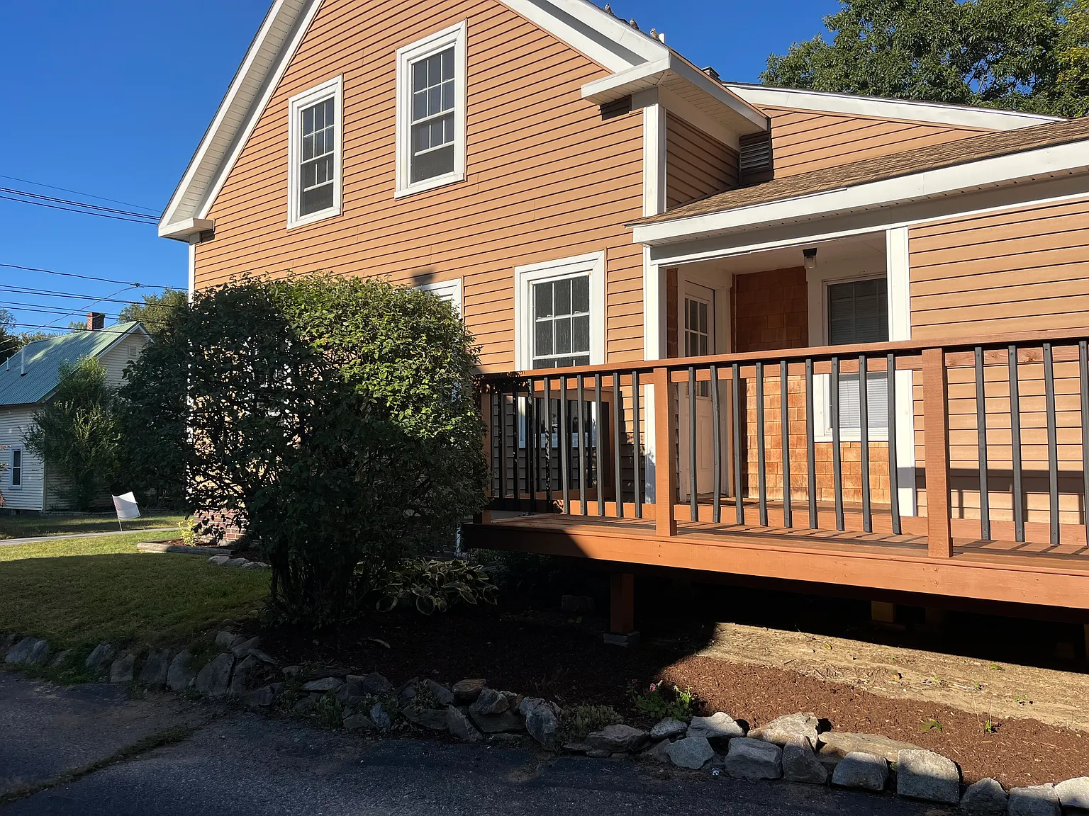 2 bed, 1.5 bath, 900 sqft, $2,000 — Photo 2