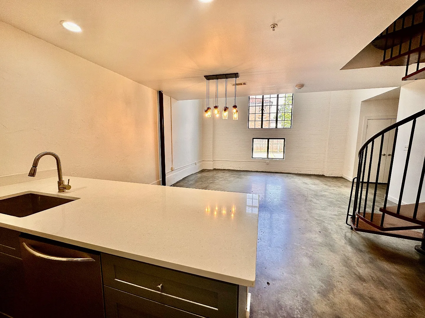 Spacious 1-Bed, 1.5-Bath with In-Unit Laundry + Off-Street Parking in the Heart of New Orleans — Photo 4