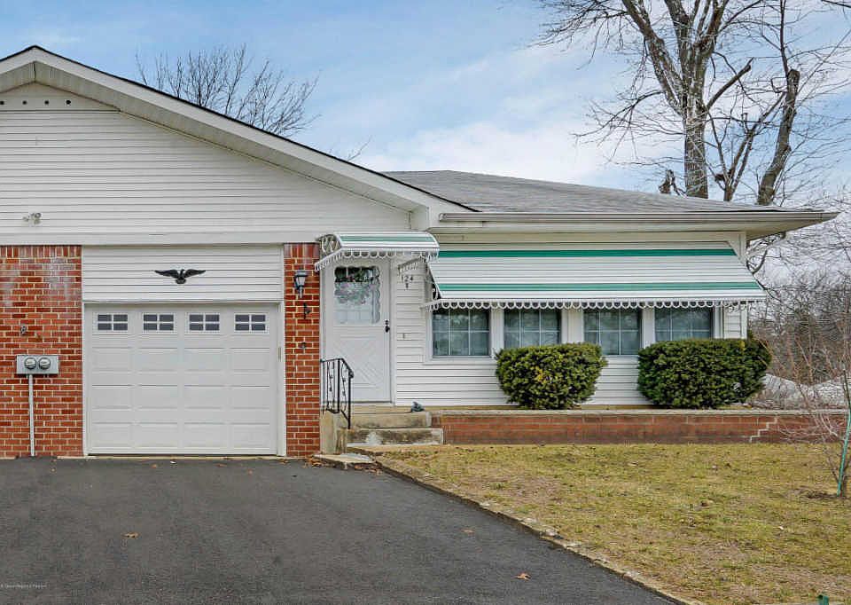 1st image of 124 Tulip Ct #B