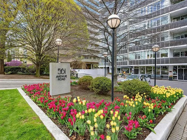 561 Avenue Rd #305, Toronto, ON M4V 2J8