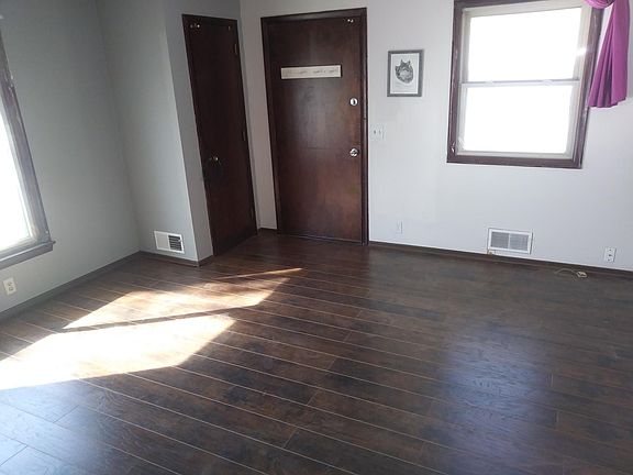 5th image of 317 Van Buren Ave N