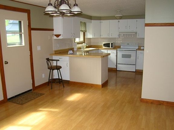 4th image of 221 W Valley St