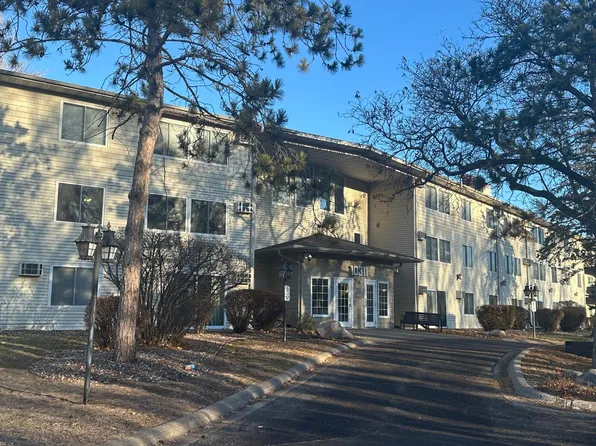 10311 Cedar Lake Rd APT 108, Minnetonka, MN 55305