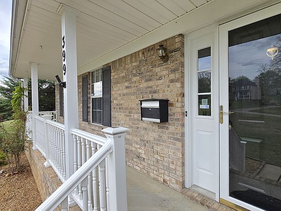 5th image of 399 Martin Rd