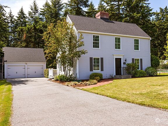 3rd image of 709 Snowberry Lane