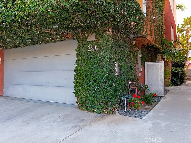 2114 Narcissus Ct — Photo 9