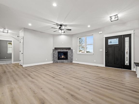 3rd image of 12212 Sheridan ROAD