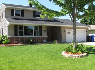 1018 W Whittier Dr, Appleton, WI 54914