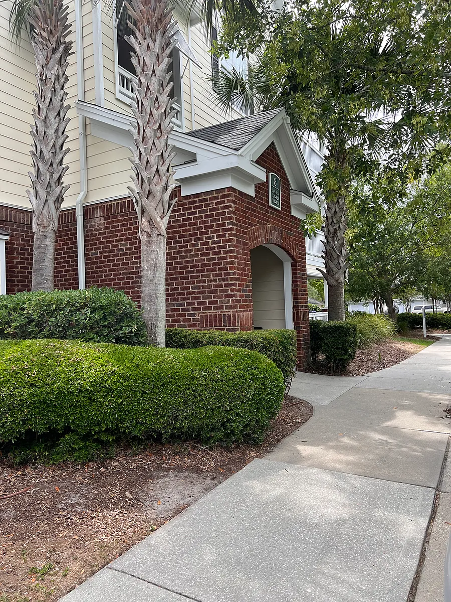 Photo 1 of 57 - 45 Sycamore Ave #825 - Charleston, SC Primary Photo - 45 Sycamore Ave #825