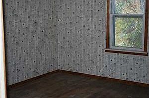 5th image of 554 N Centennial Ave