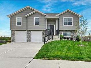 826 Shane Ct, Belton, MO 64012