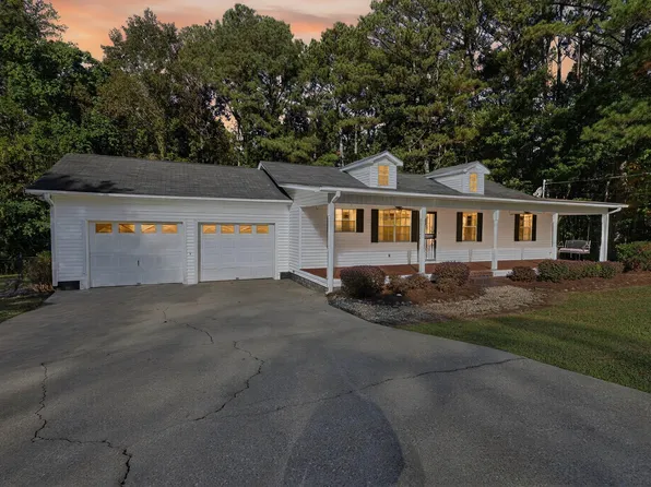 1990 Meadowood Dr, Gadsden, AL 35907