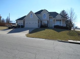 607 Shoreview Dr, Raymore, MO 64083