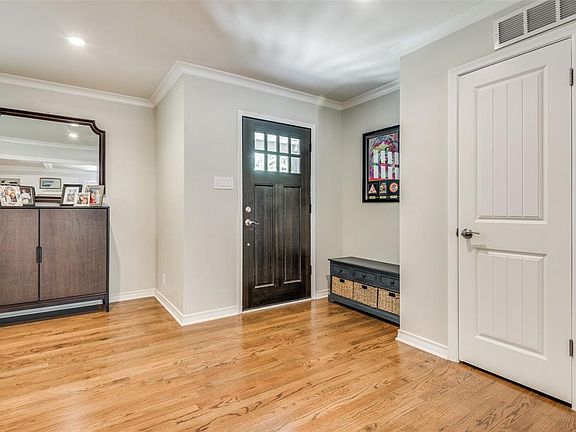 3rd image of 10418 Silverock Dr
