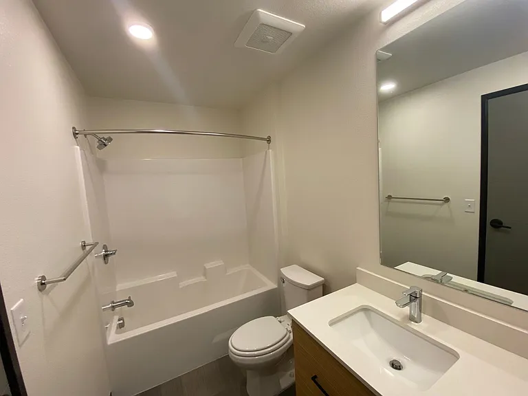 Ferry Street Manor — Photo 31
