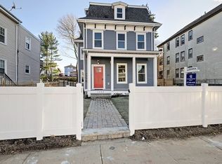 1000 River St APT 1, Hyde Park, MA 02136