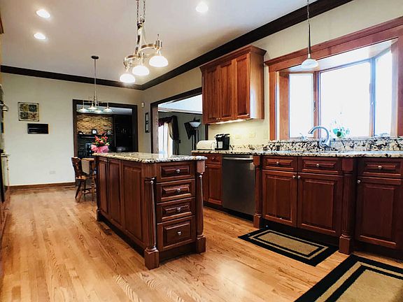 4th image of 5657 Oakwood Cir