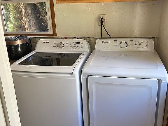 4th image of 1533 Kelton Ave