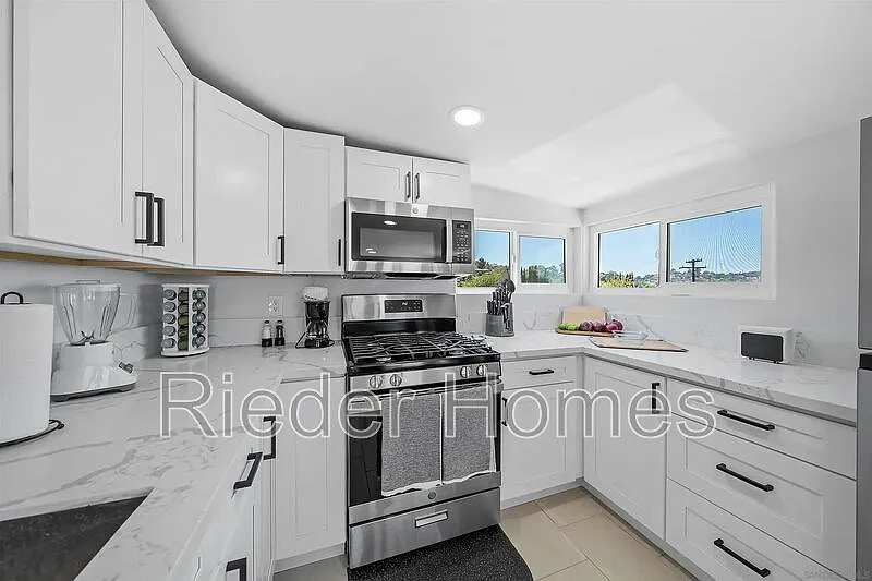 1 bed, 1.0 bath, $950 — Photo 4