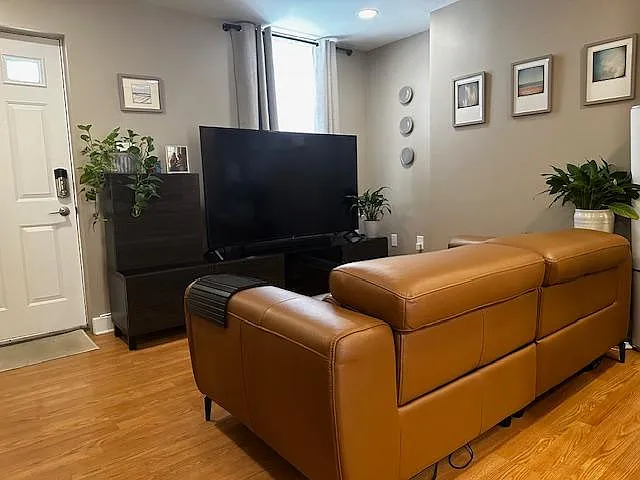 2 bed, 899 sqft, $1,795 — Photo 2