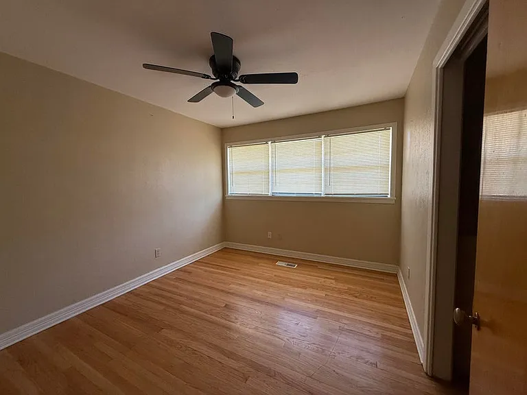 3605 42nd St — Photo 12