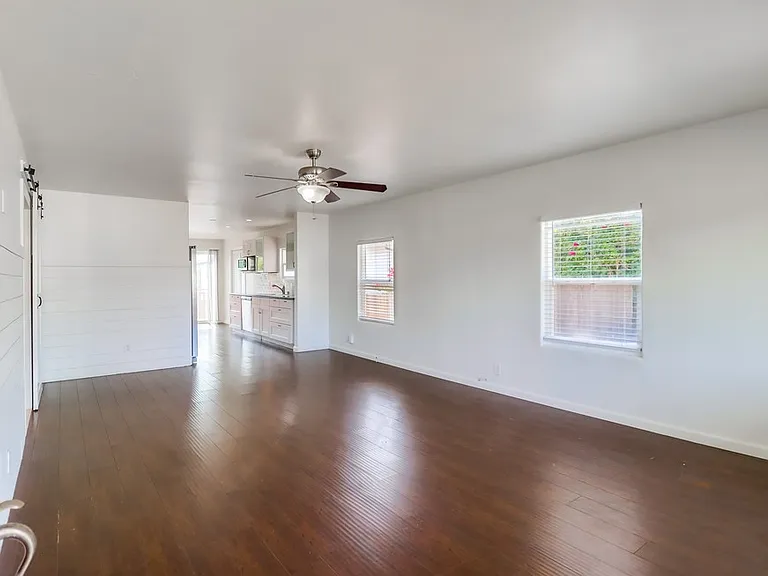 843 Georgia St — Photo 9