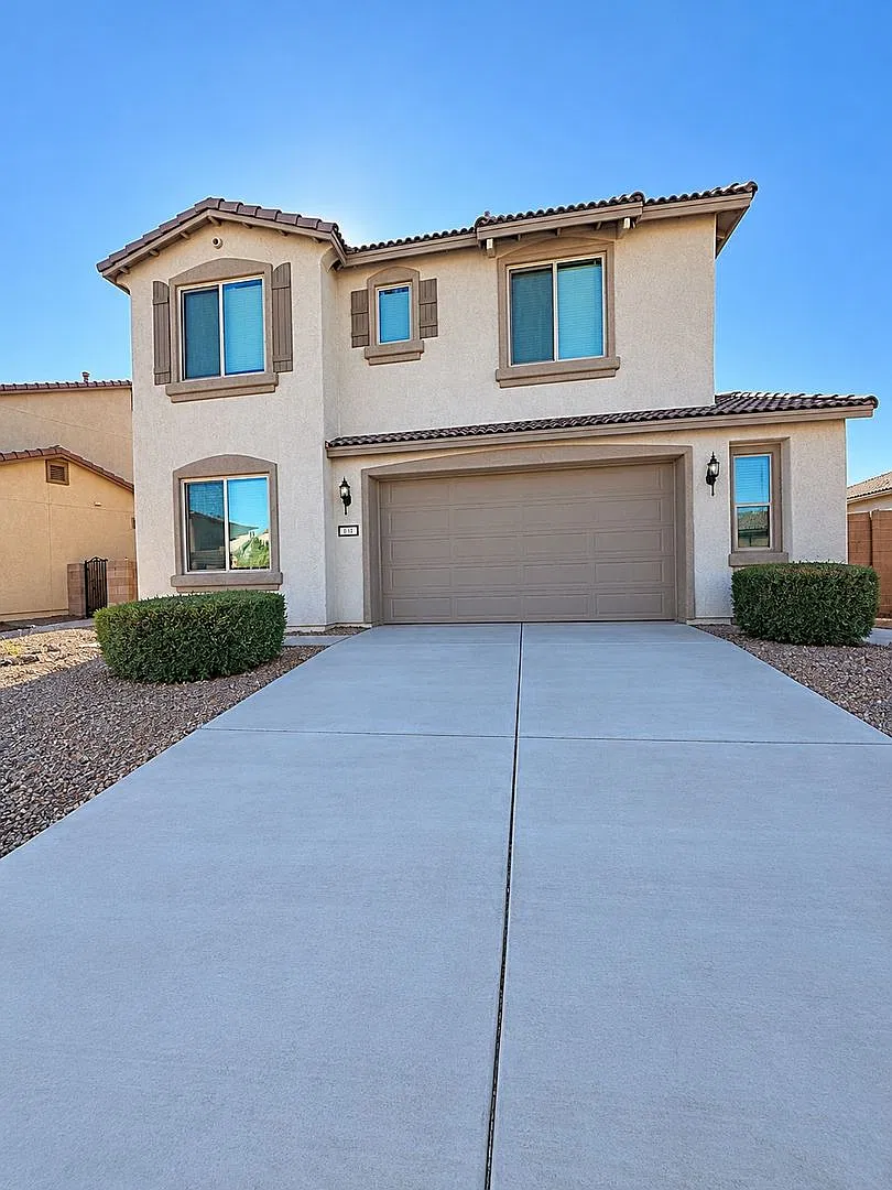Beautiful 4 Bedroom 3 Bathroom House For Rent — Photo 1