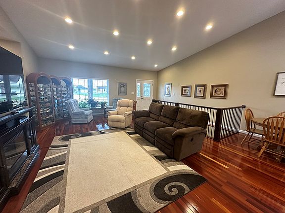 4th image of 2706 Weatherbrooke Dr