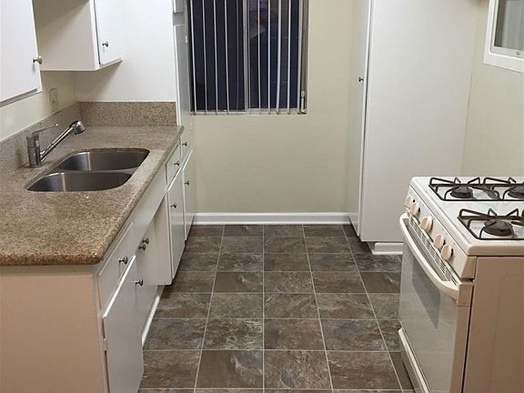 4th image of 1030 W Olive Ave #22