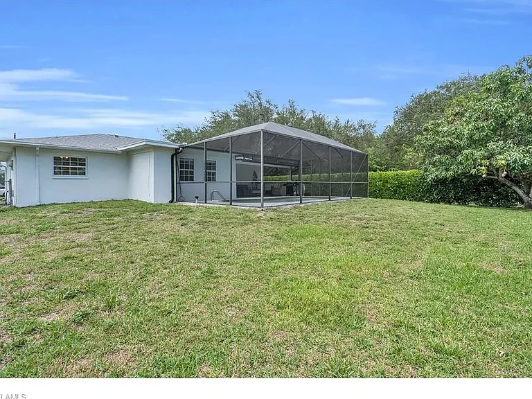 250 Willowick Dr — Photo 14