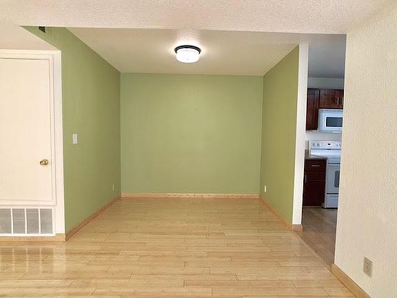 3rd image of 720 Canyon Oaks Dr APT A