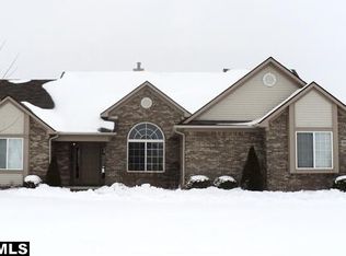 25847 Pondview Dr #5, New Boston, MI 48164