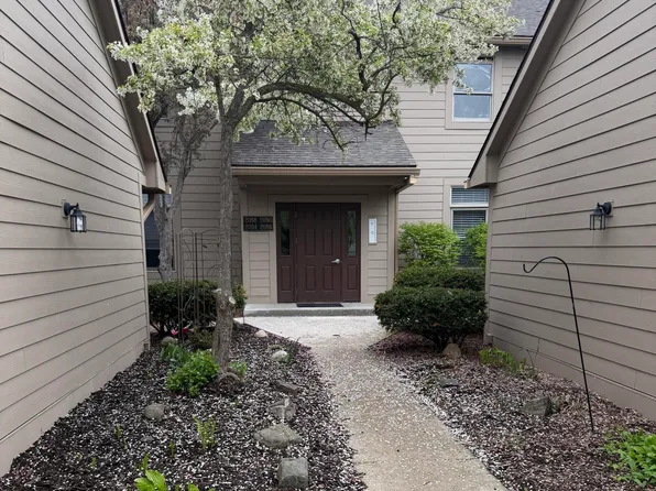 2098 Bent Trail Ct, Ann Arbor, MI 48108