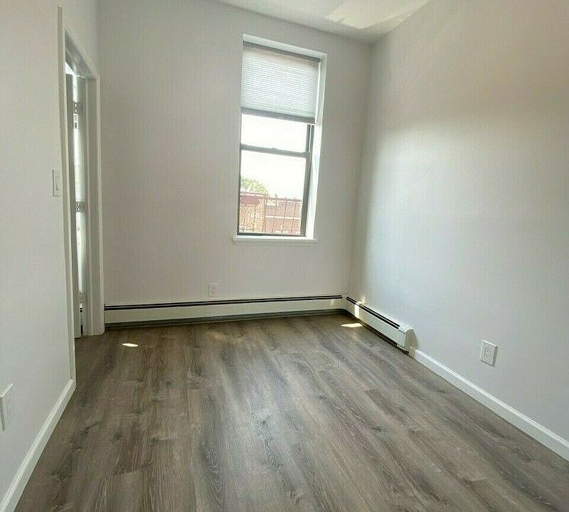 1st image of 221 Smith St #4F