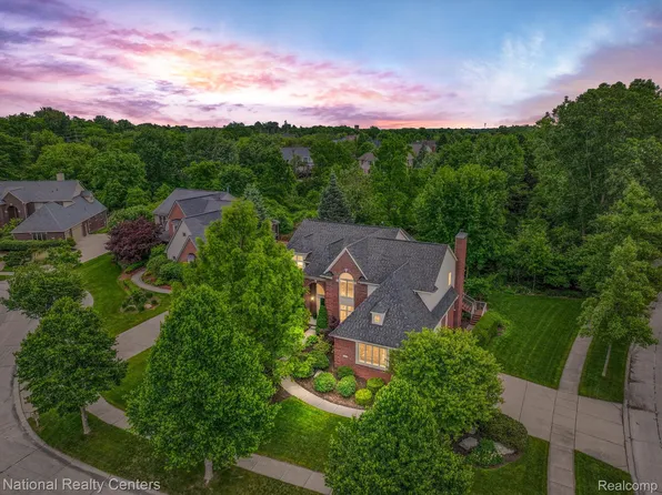 24118 Trafalgar Ct, Novi, MI 48374