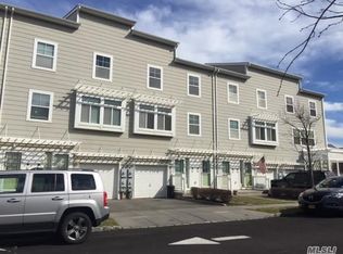 208 Beach Breeze Pl, Arverne, NY