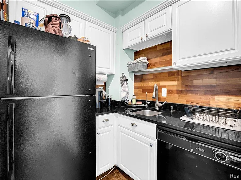 2900 E Jefferson Ave #D201 — Photo 11
