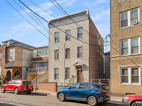 8 Manhattan Ave, Jersey City, NJ 07307