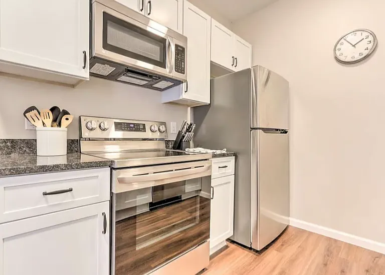 200 E Main St #1 — Photo 7